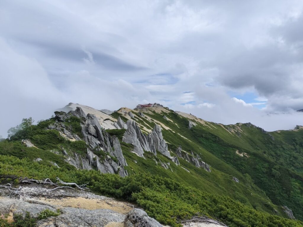 燕岳に行く途中で見た燕山荘