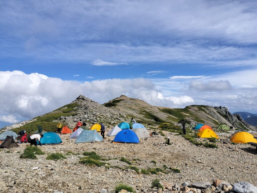 テント場。整地は必要だが、張りやすそう