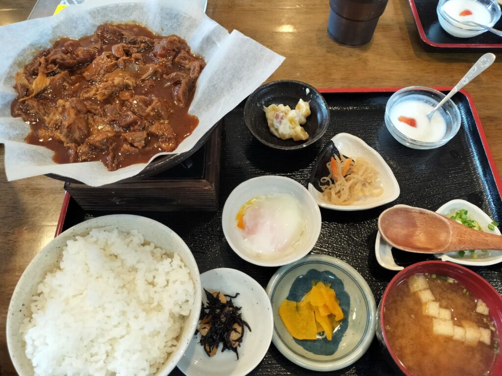 登山者食堂のごはん