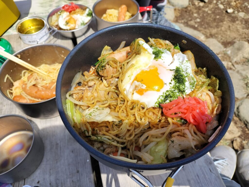 塔ノ岳でつくった焼きそば