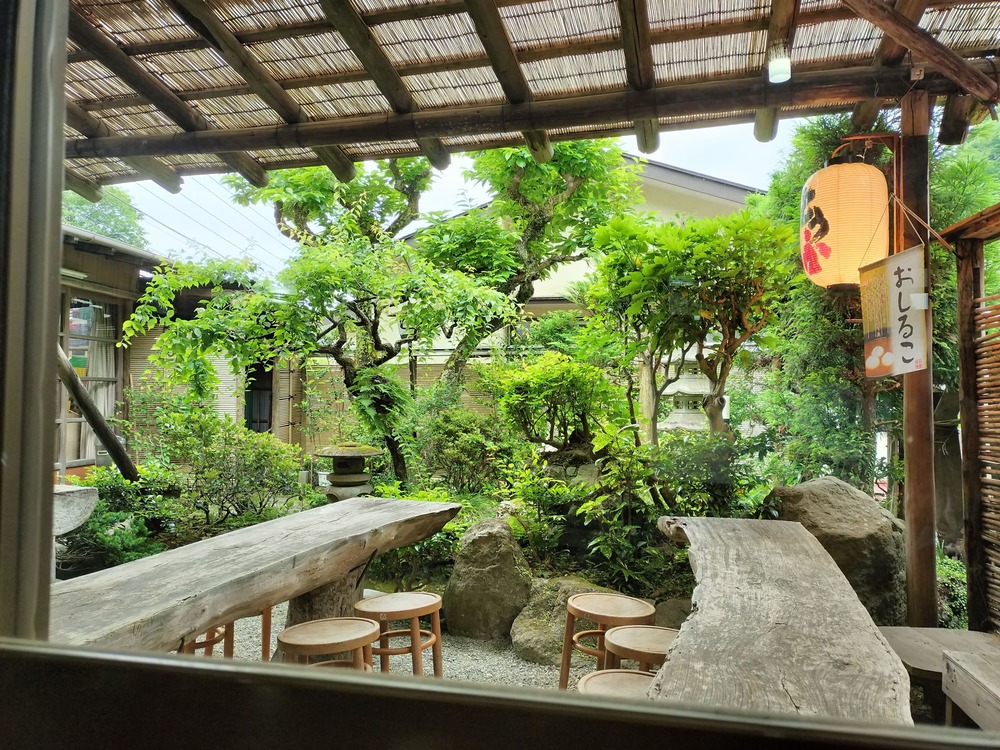 こま参道にある西の茶屋へ