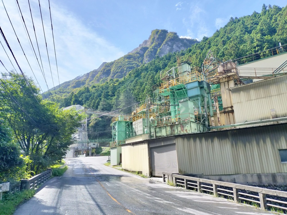 横瀬駅からのセメント工場
