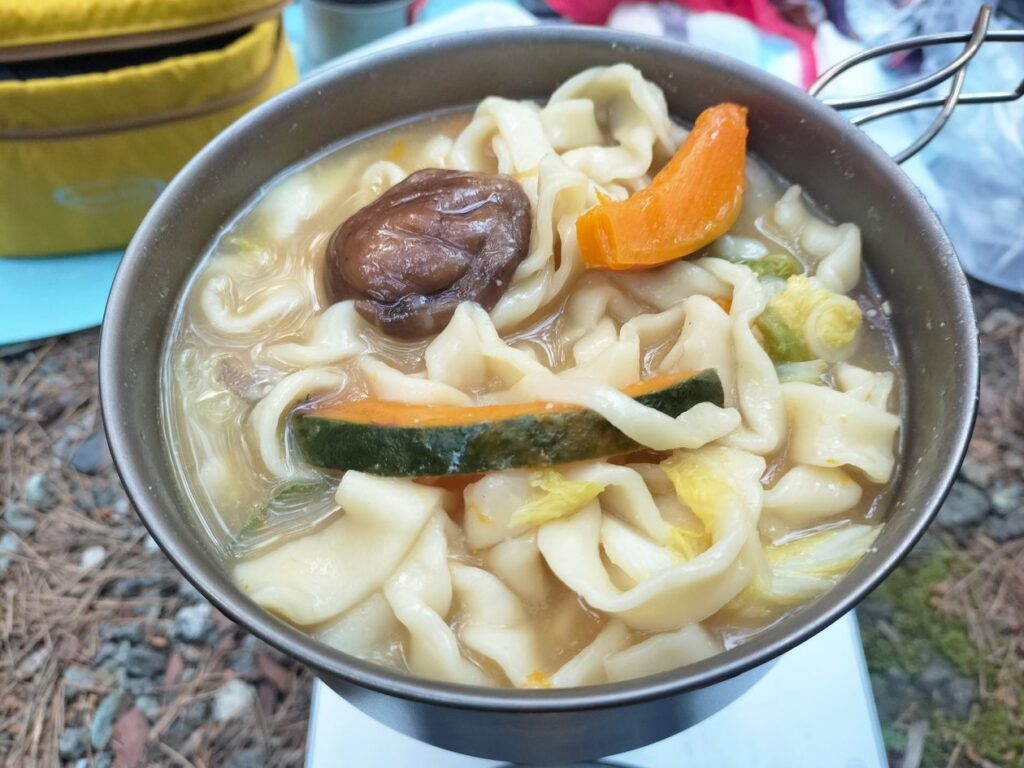 本栖湖キャンプ場でほうとう