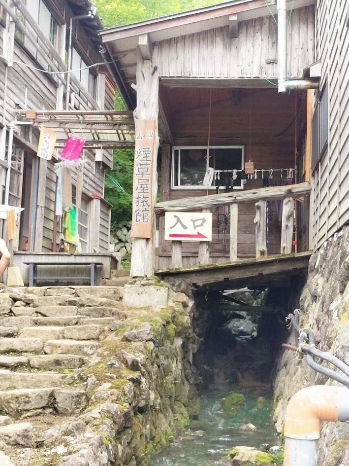 煙草屋旅館の入口