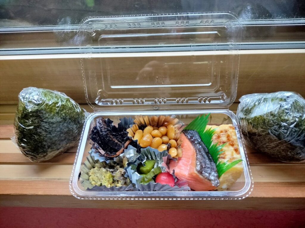 おにぎり弁当